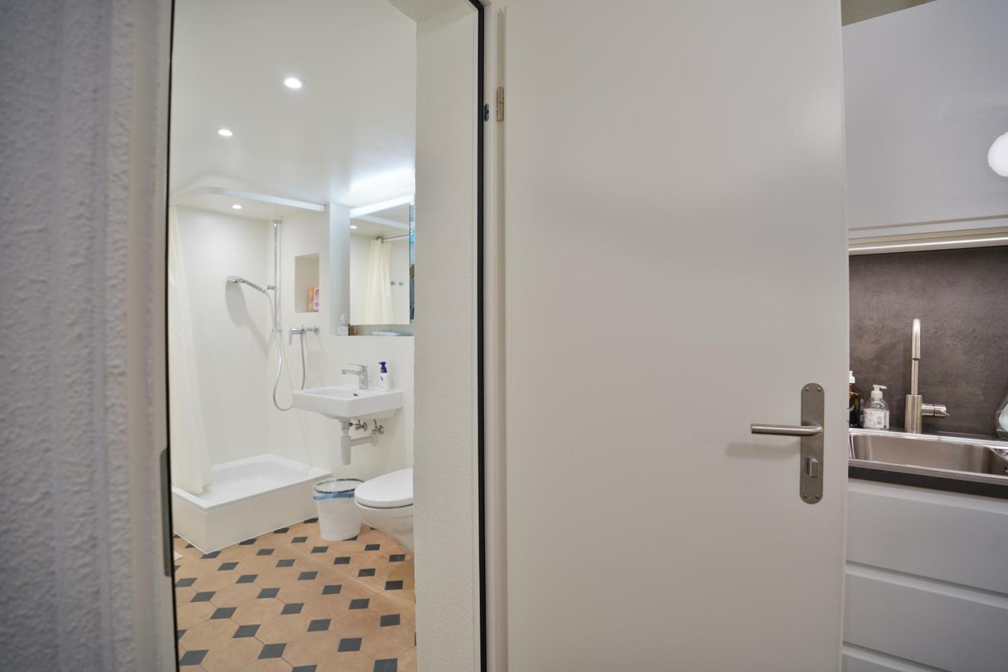 Cozy City Center, 4 Bedroom- 120Sq, 5Min Walk To Main Station Basel Eksteriør bilde